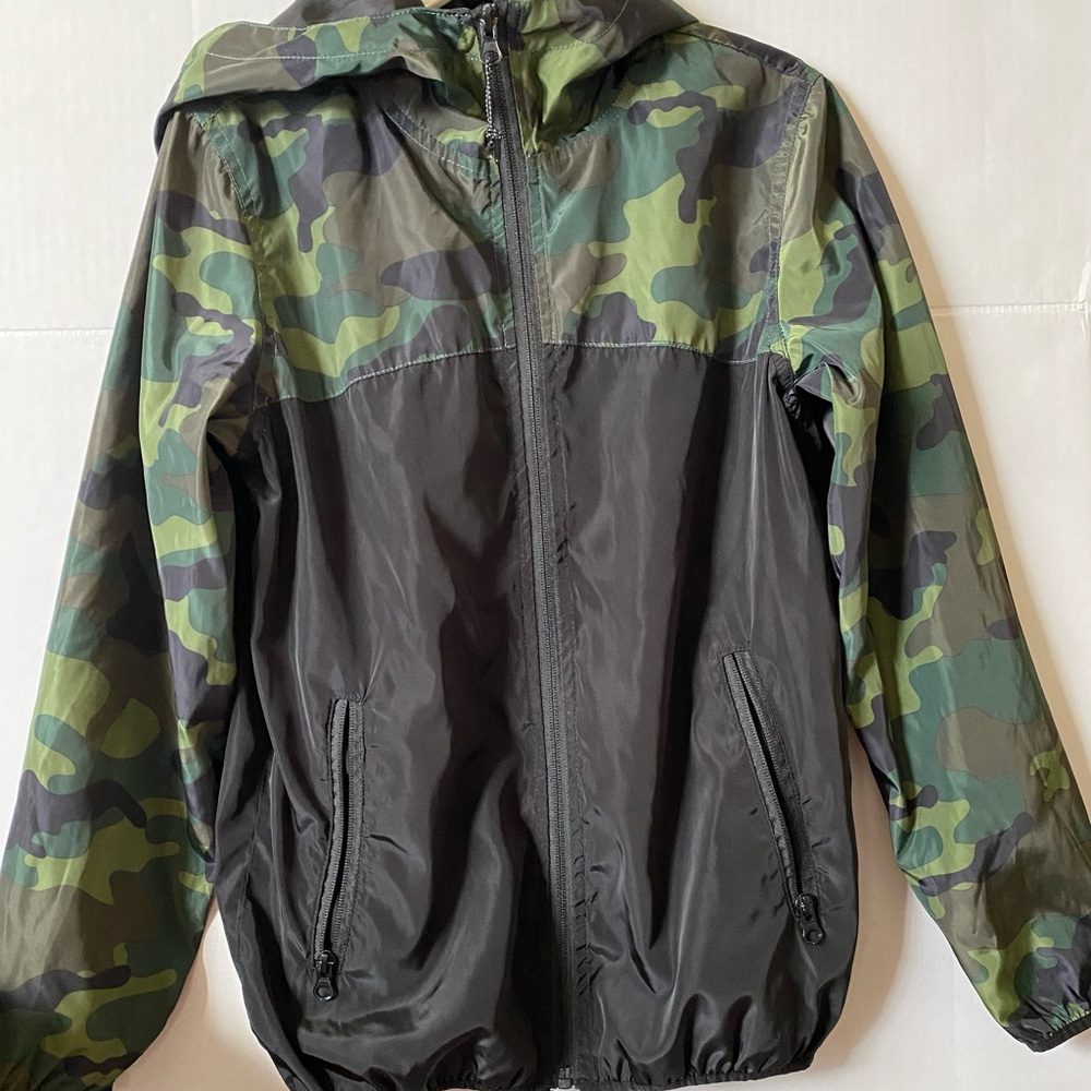 Boy’s Univibe Camouflage and Black Windbreaker Sz S
